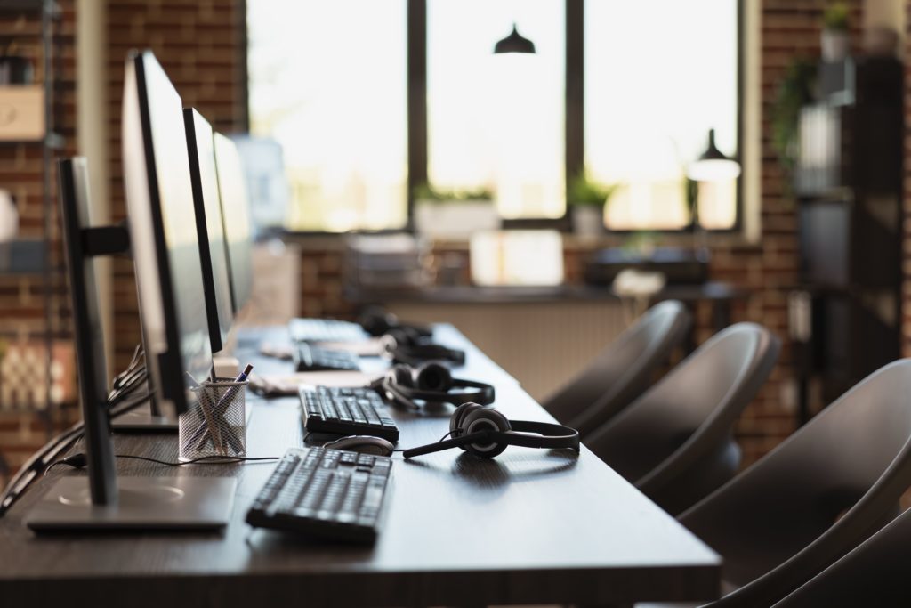 multiple-computers-vacant-workspace-1